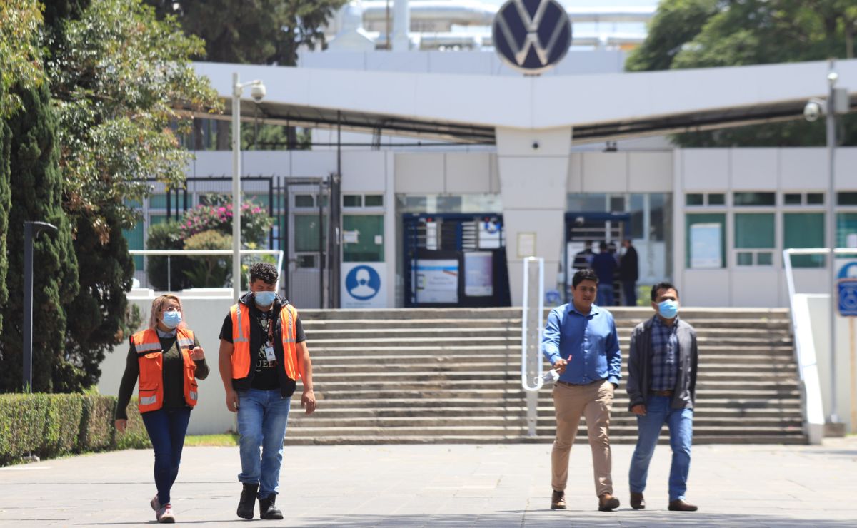 Sergio Salomón celebra acuerdo entre el sindicato y la empresa Volkswagen