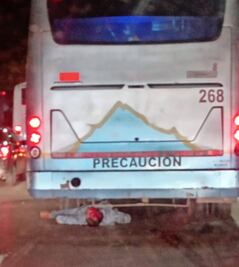 Muere motociclista al ser embestido por camión en la lateral de la México-Puebla