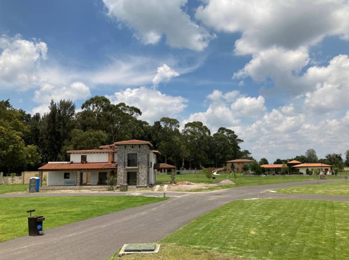 Debes tener ingresos altos para vivir en alguna lujosa vivienda de Val'Quirico | Foto: Especial
