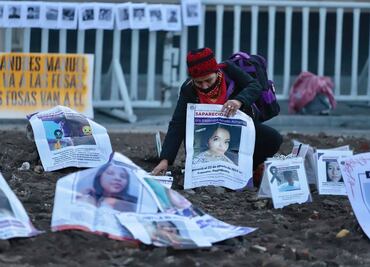 “Fosas” frente a Palacio Nacional son instaladas por colectivos de búsqueda
