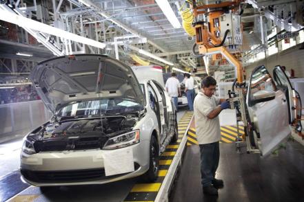 ¿Sabes en cuánto tiempo ensambla un auto Volkswagen de México? 