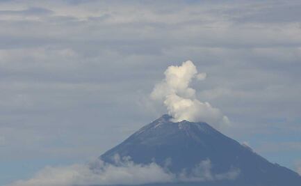 POPOCATÉPETL LANZA FUMAROLA