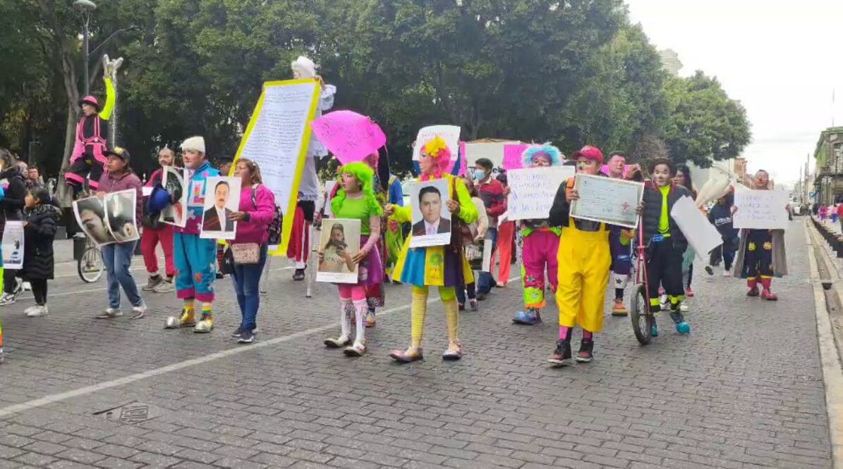 Payasos de Urban Clown se manifestaron en la ciudad de Puebla | Foto: Captura EsImagen para El Universal Puebla