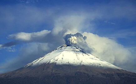 FOTOS. Volcán Popocatépetl amanece con intensa actividad