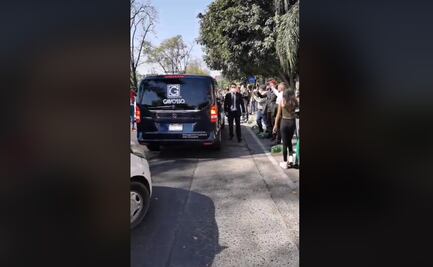 “Oye, ese es el cuerpo de mi mamá, no es Vicente Fernández”: Reportero persigue otra carroza