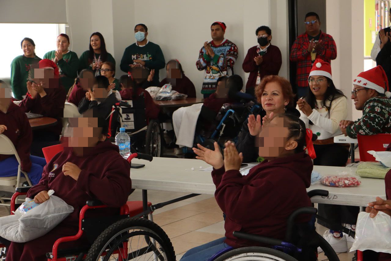 Ceci Arellano convivió con niñas y niños de Casa de Ángeles. Fotos Gobierno del Estado