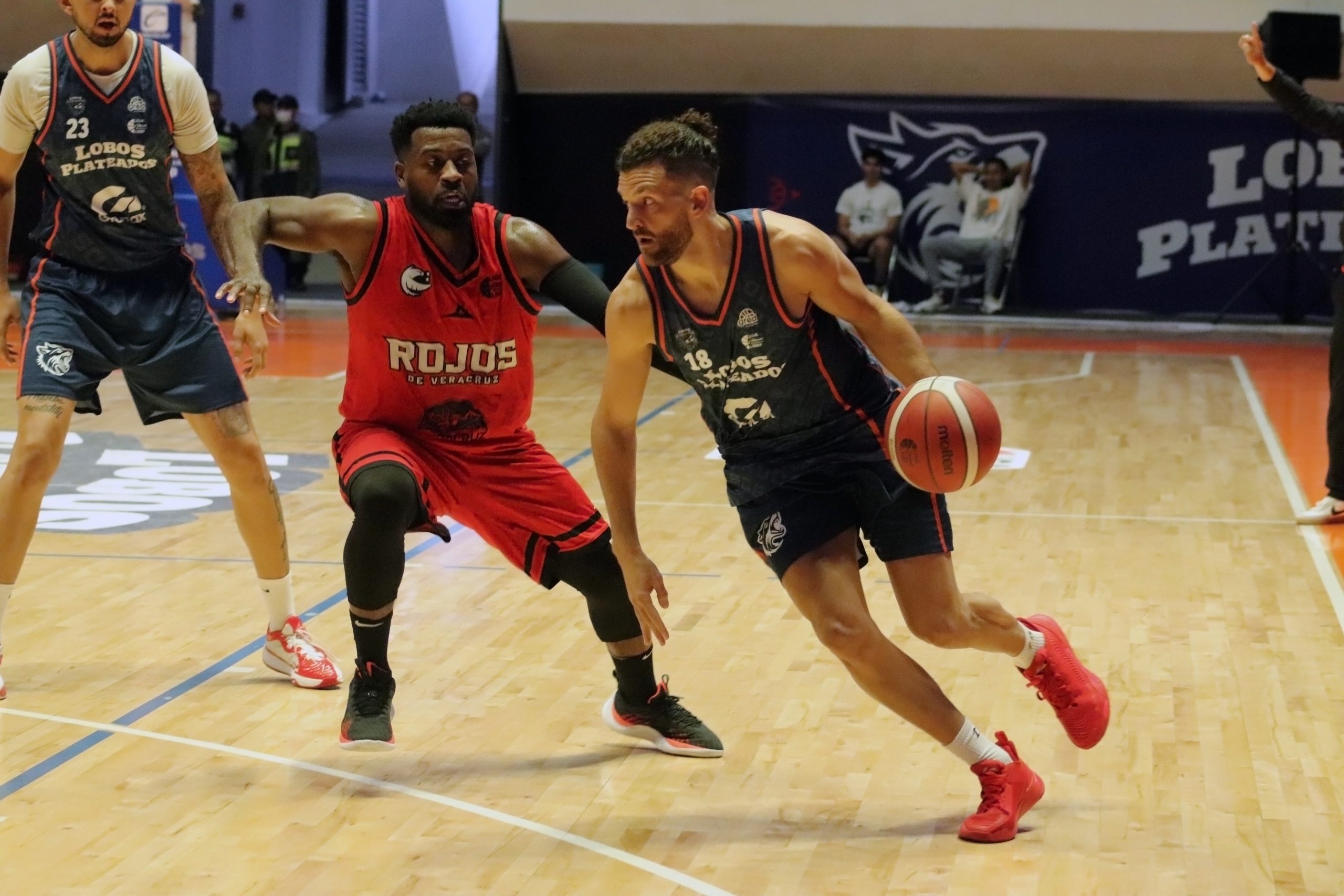 Después de esta serie, los Lobos Plateados permanecerán en Puebla para enfrentarse a los Freseros de Irapuato, que hasta el momento no han conseguido victorias en la temporada.

Foto: Producción El Universal Puebla