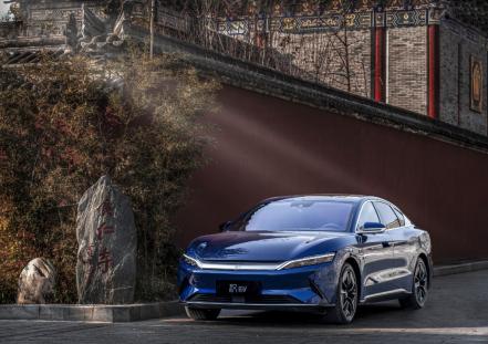 Fabricante chino entra a la competencia de los autos eléctricos en Europa