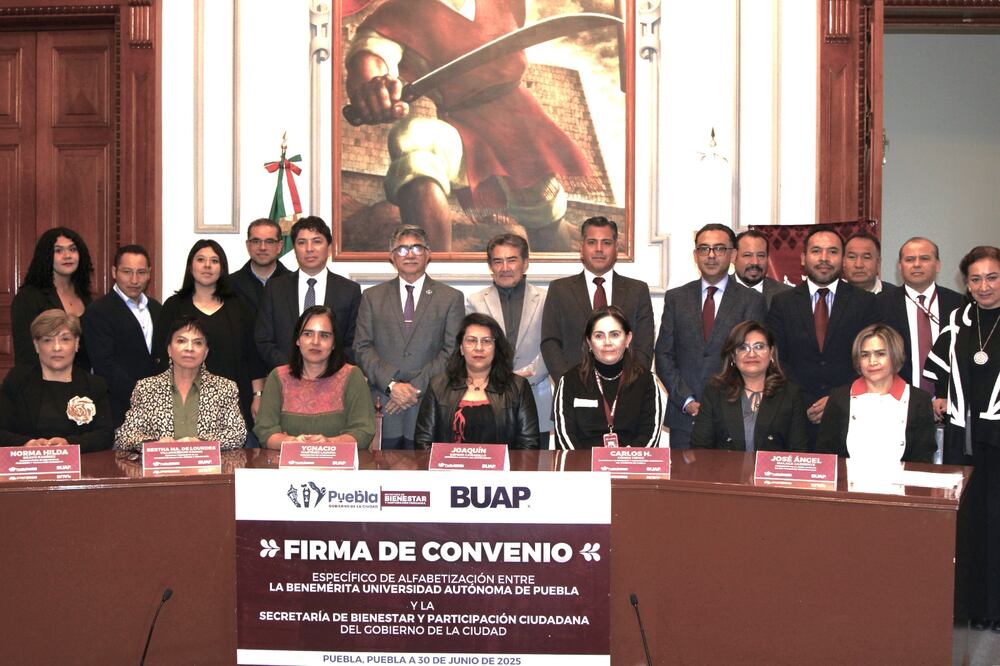 Firman Gobierno de la Ciudad y BUAP convenio para alfabetizar a poblanas y poblanos en zonas vulnerables | Foto: Ayuntamiento de Puebla.