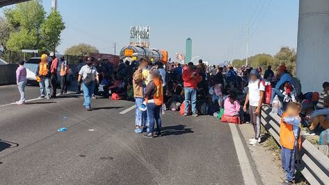 Autopista México-Puebla: Caravana migrante colapsa la vialidad