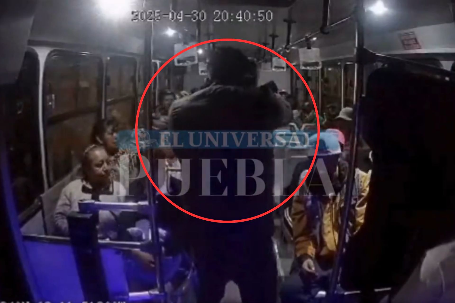 VIDEO 4 hombres armados asaltan ruta R-MZ en la ciudad de Puebla