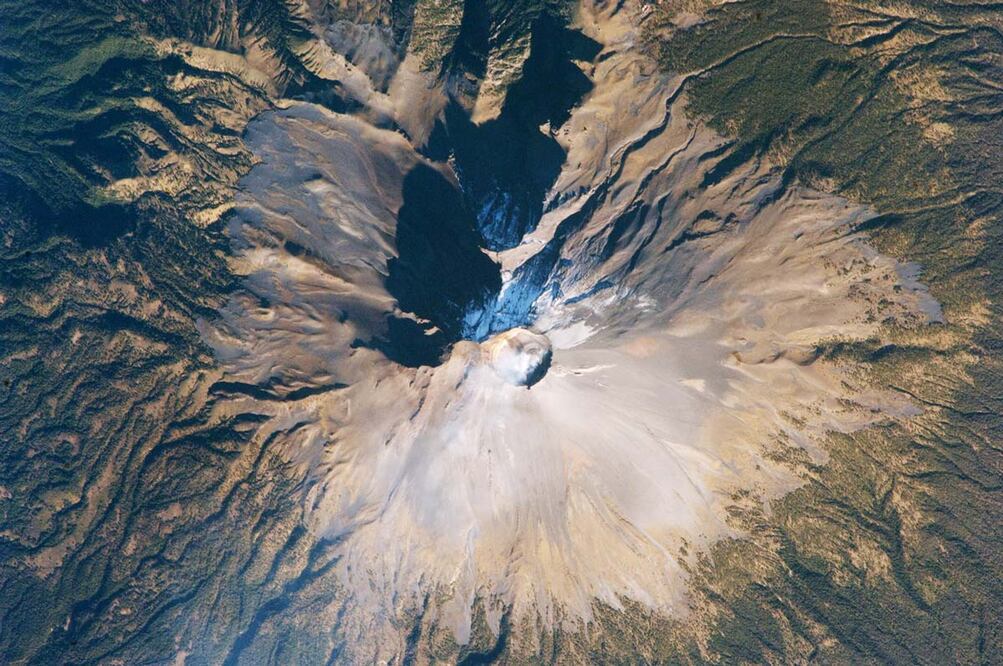 El volcán Popocatépetl tenía un lago de agua del deshielo | Foto: Especial