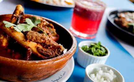 Sagrado Comal ofrece un mole de caderas elaborado con una receta secreta