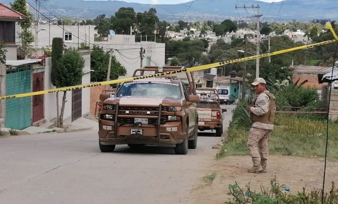 Elementos de la FGR catearon un domicilio en Venta Chica, donde aseguraron una toma clandestina de hidrocarburo | FOTO: Agencia Es Imagen para El Universal Puebla