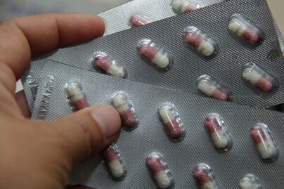 Farmacias advierten desabasto de medicamentos en 20 días por aumento de Covid