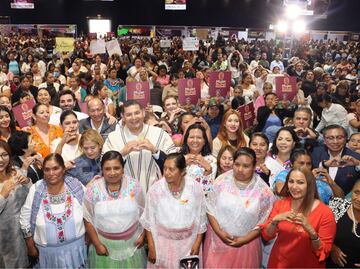 VIDEO Armenta entrega apoyos a 251 grupos de mujeres rurales emprendedoras