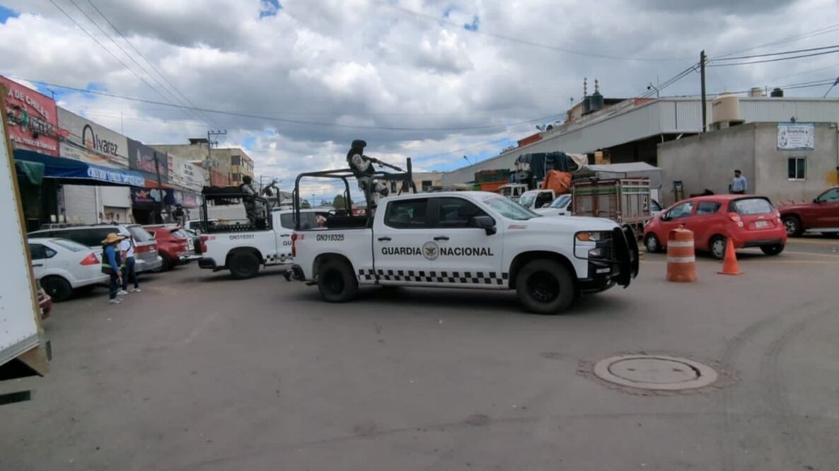 Un elemento de la Guardia Nacional fue retenido en la Central de Abastos de Puebla, por lo que se registró una fuerte movilización | Agencia Es Imagen para El Universal Puebla