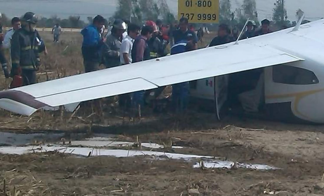 La caída de una avioneta en Huejotzingo dejó dos lesionados | Foto: Agencia Es Imagen para El Universal Puebla