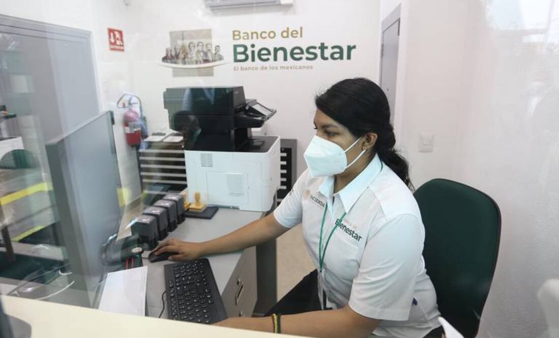 Según datos recopilados por el sitio Indeed, el salario de los cajeros en el Banco del Bienestar varía según la sucursal, pero, en términos generales, supera el promedio nacional.
Foto: Producción El Universal Puebla