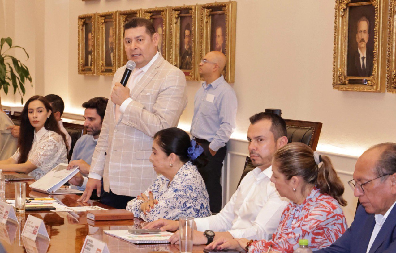 Alejandro Armenta revisa la concesión de Agua de Puebla