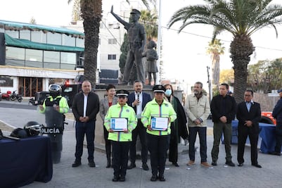 Ayuntamiento entrega equipamiento a elementos de la SSC
