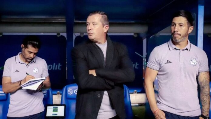 El despido de Luis Miguel Noriega se suma a una serie de ajustes en la estructura del equipo, que también incluyen la salida de otros nombres importantes como Elías Lomelí Padilla, entrenador de porteros, y Daniel Arellano, preparador físico, entre otros. 

Foto: Producción El Universal Puebla