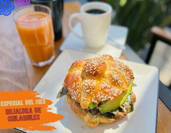 Llega a Puebla la hojaldra de chilaquiles