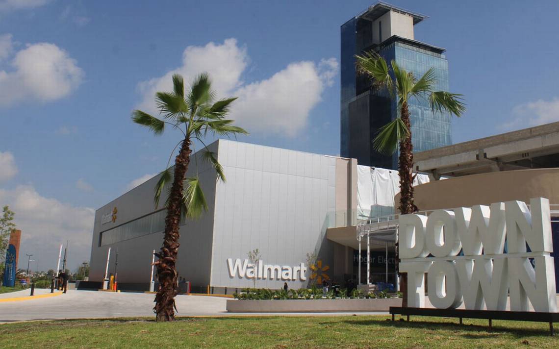 Los hechos ocurrieron durante la inauguración del que es el segundo centro comercial más grande de Puebla, donde el evento atrajo la atención tanto de civiles como, aparentemente, de ladrones.

Foto: Producción El Universal Puebla