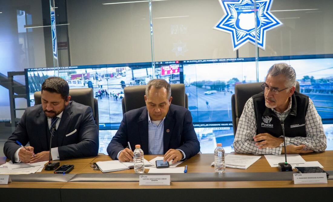 El secretario general de Gobierno, Franco Rodríguez, encabezó la reunión | Foto: Ayuntamiento de Puebla