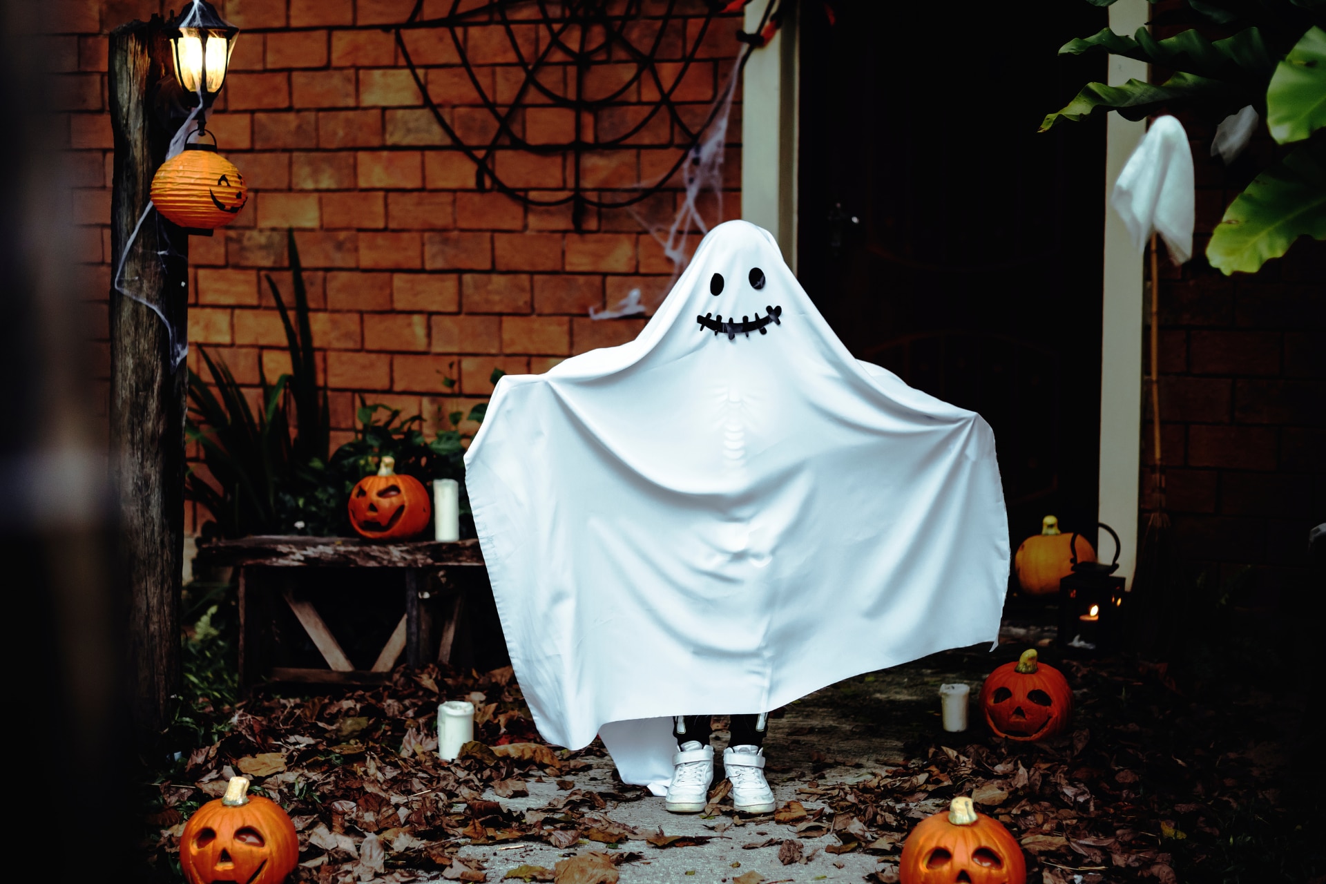 5 ideas de disfraces caseros para Halloween 2025 que arrasan en redes