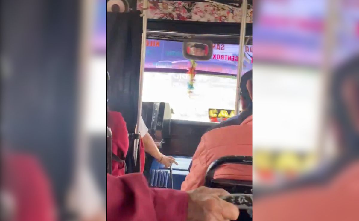 Un par de conductores se viralizaron en redes por ir jugando carreritas en Puebla | Foto: Video Redes Sociales