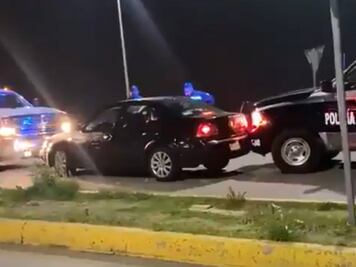 Hizo correr a dos polis y chocó con una patrulla por evadir el alcoholímetro