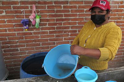 "Se está cuarteando mi casa y el agua sale sucia por el socavón", asegura vecina de Zacatepec