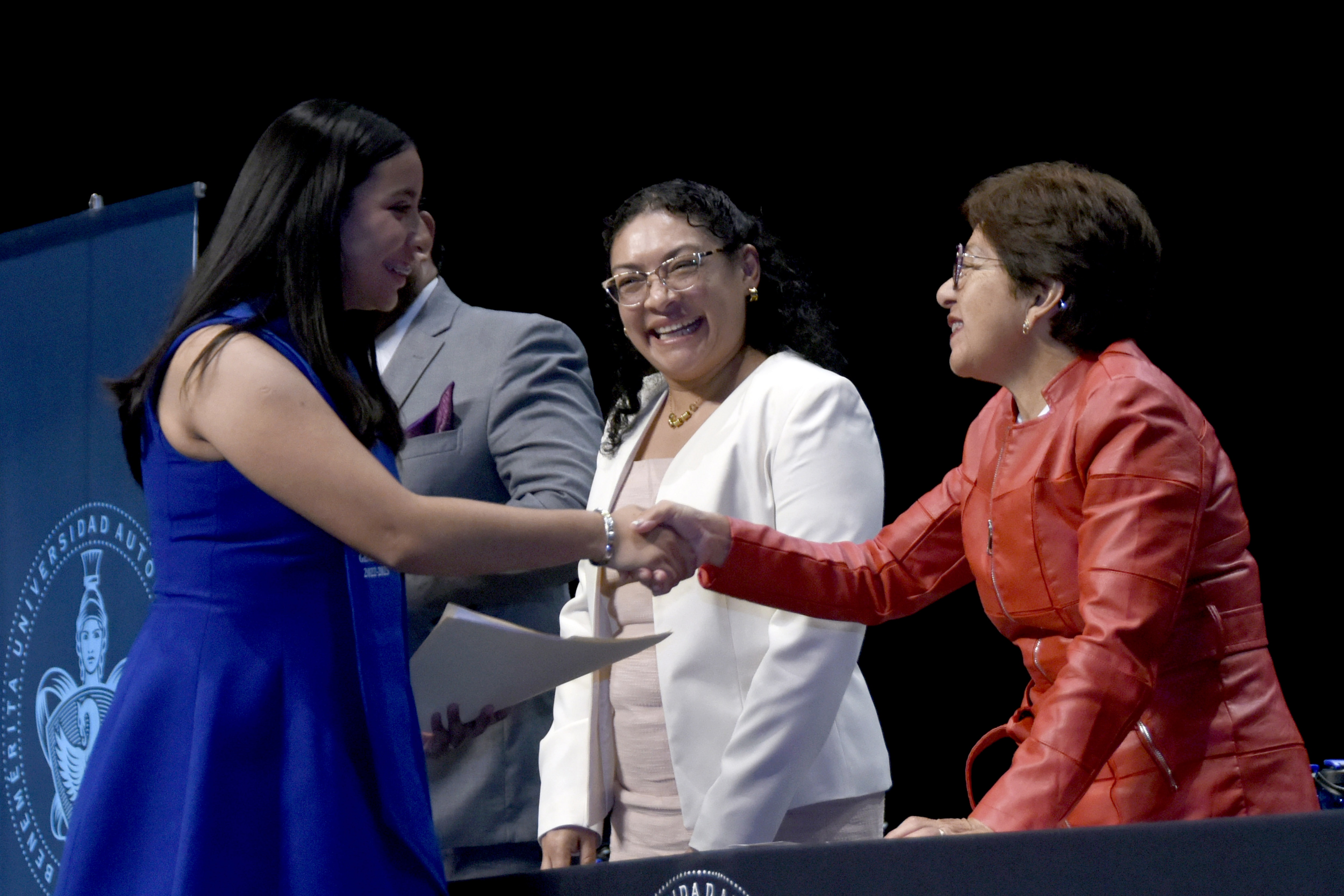 456 jóvenes se graduaron en el auditorio del CCU de la BUAP | Foto: Buap