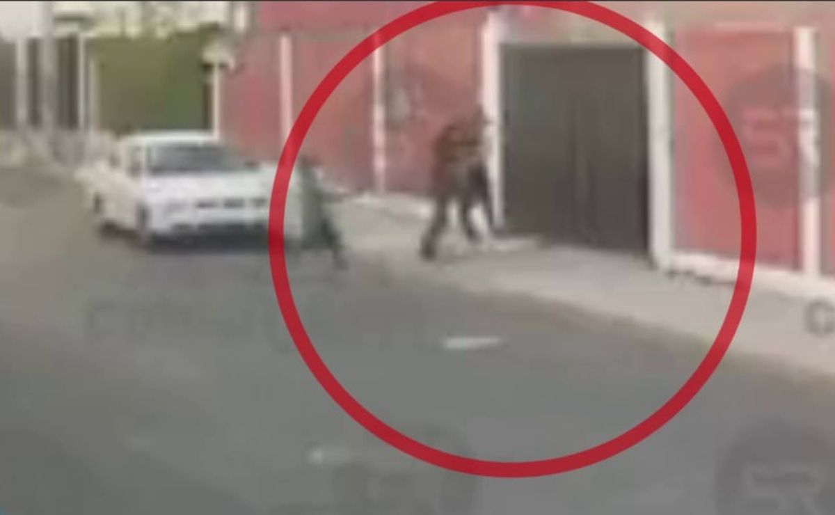 Santiago Zayas fue apuñalado presuntamente por Salomón N. en la colonia Bugambilias | Foto: Captura Cinco Radio