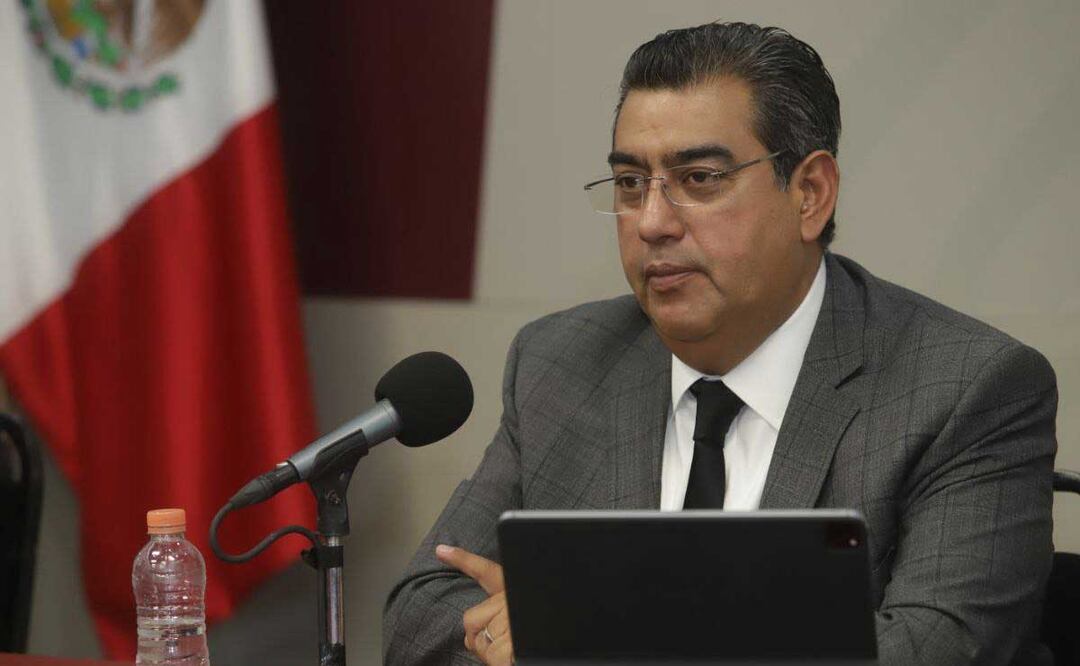 El gobernador Sergio Salomón Céspedes habló sobre la reunión pactada con el diputado federal Ignacio Mier Velazco | Foto: agencia Es Imagen para El Universal Puebla