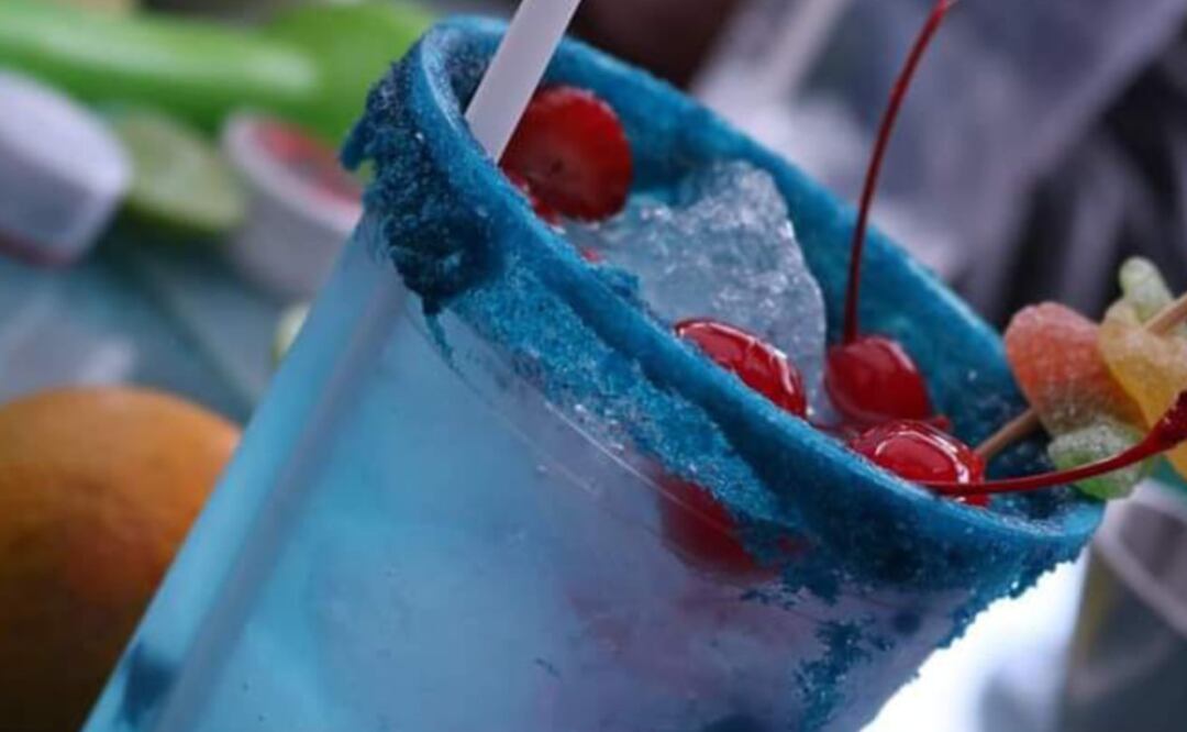 Los azulitos son una divertida bebida alcohólica muy de moda entre los jóvenes | IMAGEN: Especial