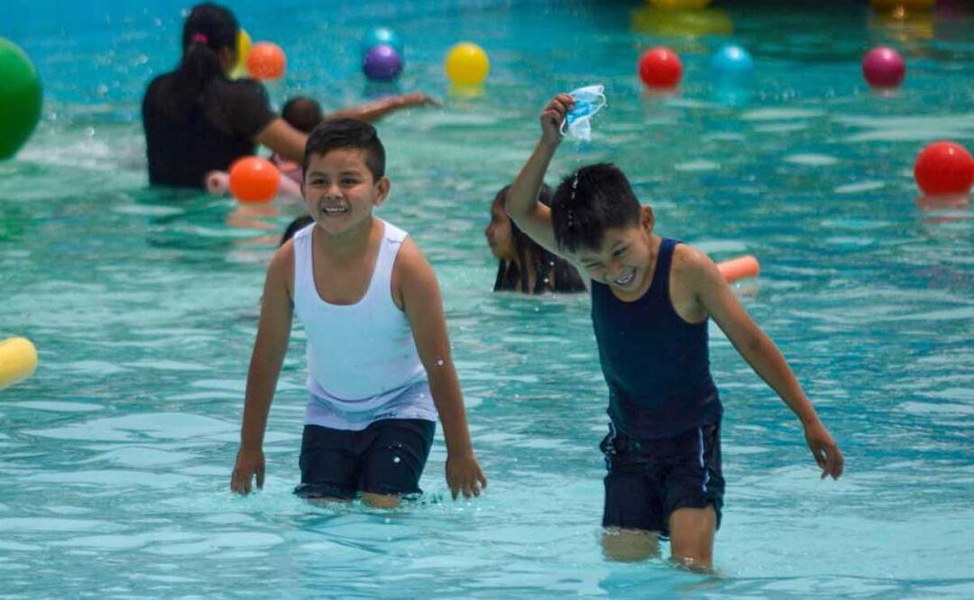 Con este calor puedes disfrutar de una alberca sin necesidad de salir de la ciudad de Puebla | foto:  agencia Es Imagen para El Universal Puebla