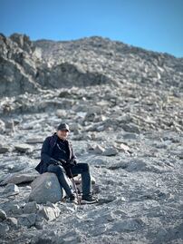 Alejandro Armenta llega a la cima de la Malinche, su primer reto del 2024