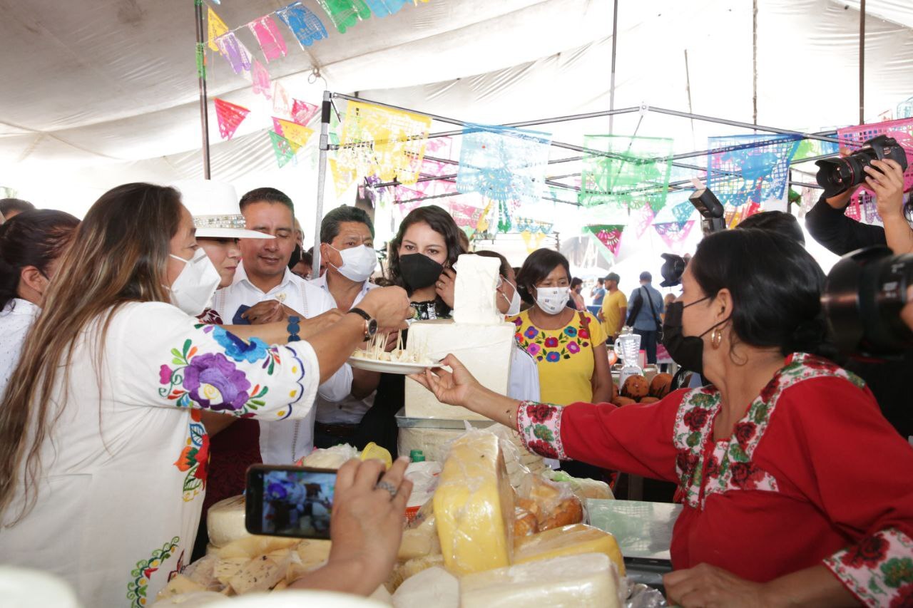 Los negocios de turismo y comida son los de mayor ganancia en Puebla / Foto: EsImagen