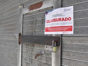 Clausuran estacionamiento de Divará tras robo de vehículos