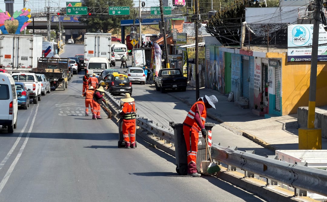 Refuerza Gobierno de Pepe Chedraui limpieza integral en accesos principales de la ciudad | Foto: Ayuntamiento de Puebla.