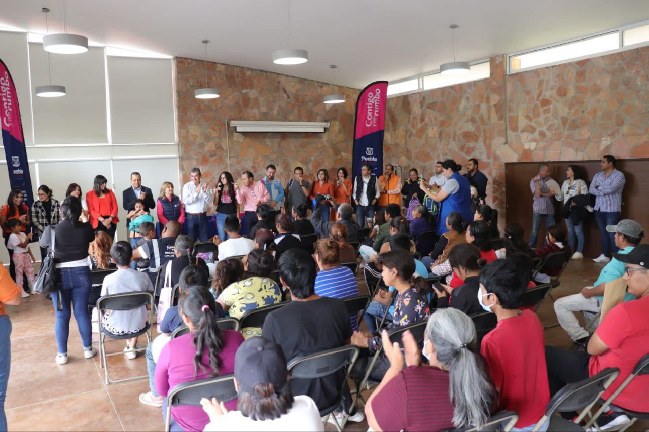 Ayuntamiento de Puebla entrega útiles escolares recolectados | Fotos Ayuntamiento de Puebla