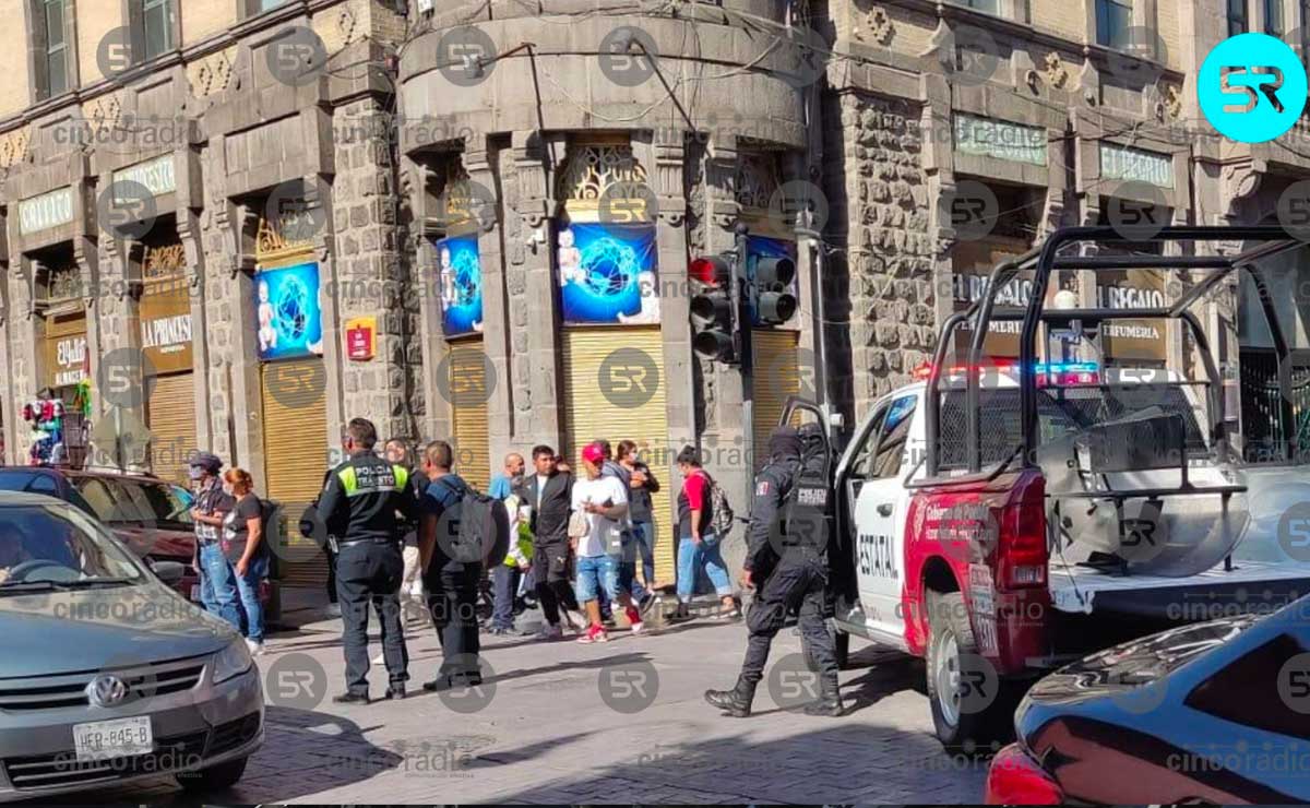 Se enfrentan ambulantes y policías en el Centro Histórico