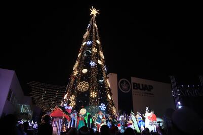 Todos los detalles del encendido del árbol de Navidad de la BUAP