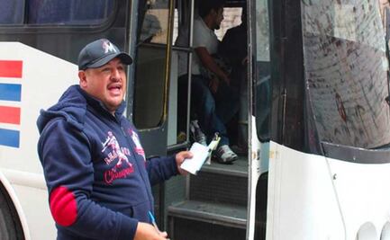 Conoce el vapuleado oficio de los checadores de camiones en Puebla