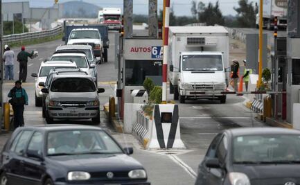 Transportistas bloquean casetas en Puebla, exigen a grúas cobros justos  