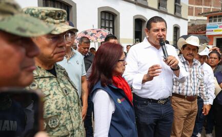 Gobernador Armenta se reúne con damnificados de la región de Tlacuilotepec