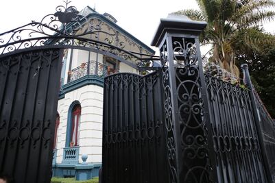 Esta es la misteriosa casa donde estaba prohibido mirar hacia dentro