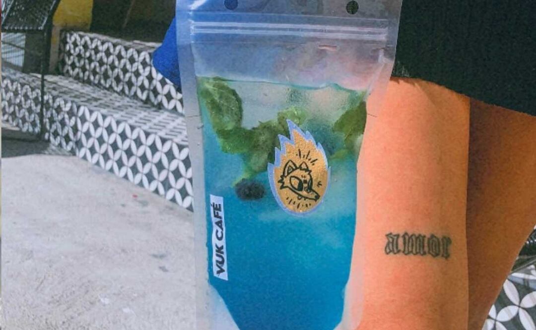 Esta es la versión renovada del refresco en bolsita | Foto: Instagram @vuk.cafe